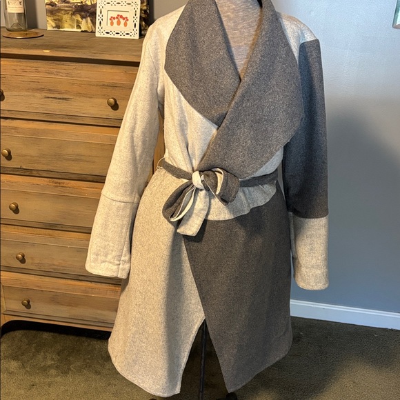 Alfani Gray and Cream Belted Wrap Coat - Picture 6 of 12